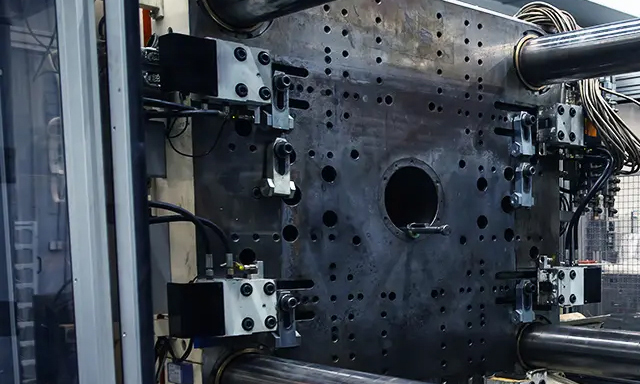 睦月電機の技術：金型製作・樹脂成形